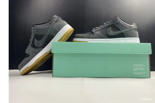 AR0778-001 Dark Black Grey Gum SB Dunk Nike Low 1121